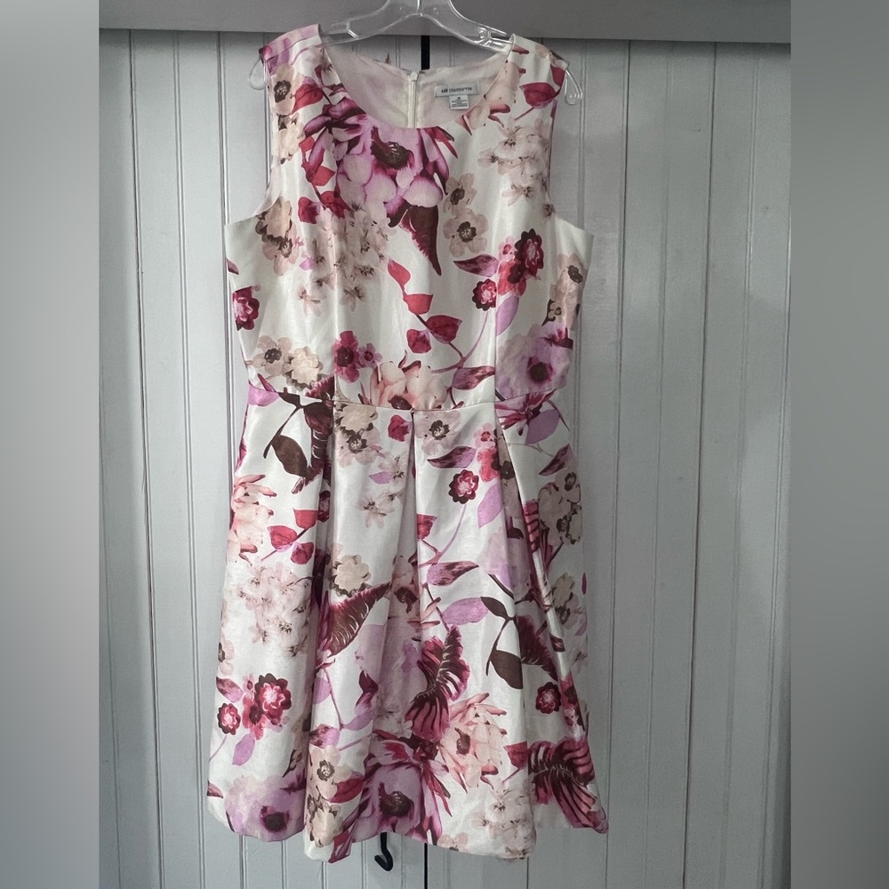 Satin look cocktail dress with pockets.